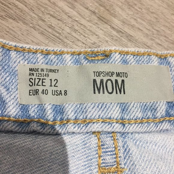 Topshop Denim Mom Shorts w Flower Embroidery - Picture 4 of 4